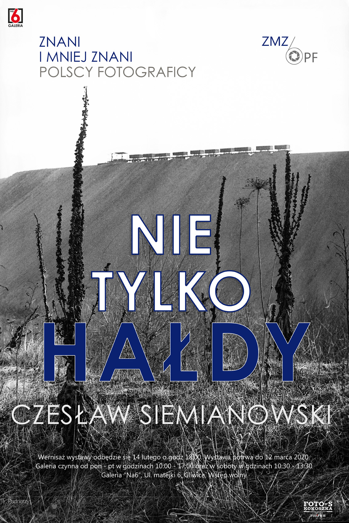Plakat wystawy fotograficznej przedstawia zdjęcie hałdy