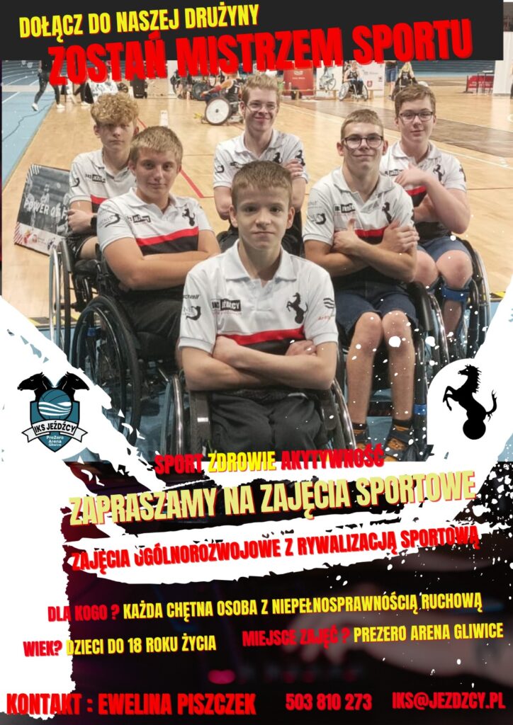 Plakat dotyczący naboru do nowej sekcji. Na zdjęciu sześciu młodych chłopców na wózkach, noszą koszulki sportowe z logo IKS Jeźdźcy. Przebywają na hali sportowej. W tle widać innych zawodników.