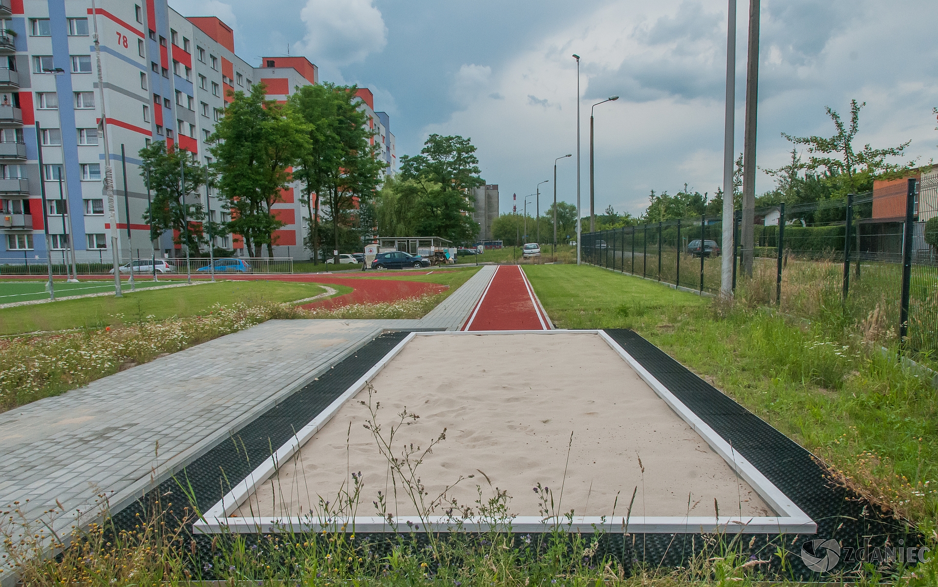 Modernizacja boisk oraz budowa placu zabawa oraz siłowni "pod chmurką" przy ZSO nr 4 (Szobiszowice)