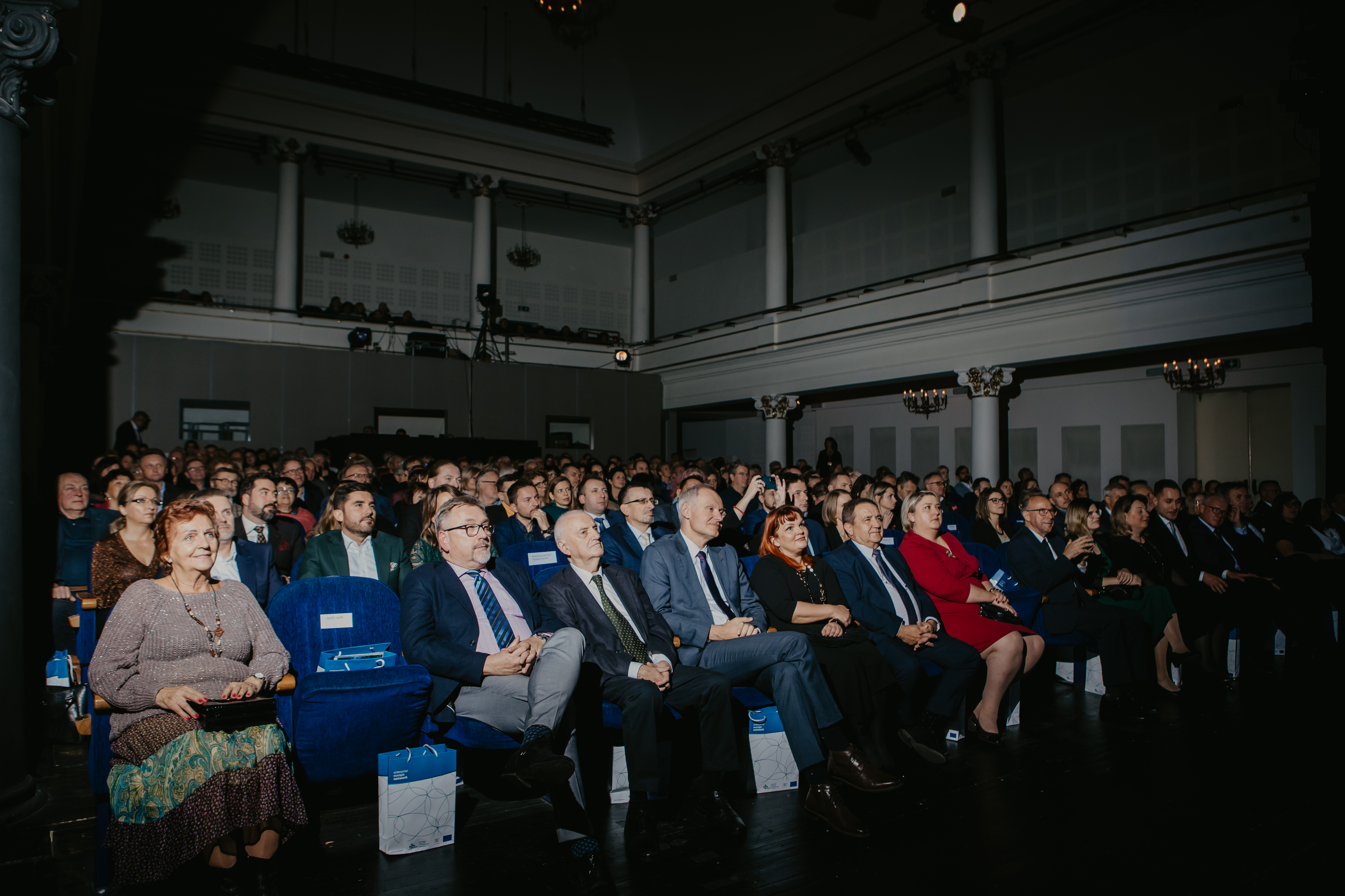 Publiczność zgromadzona w Teatrze Miejskim