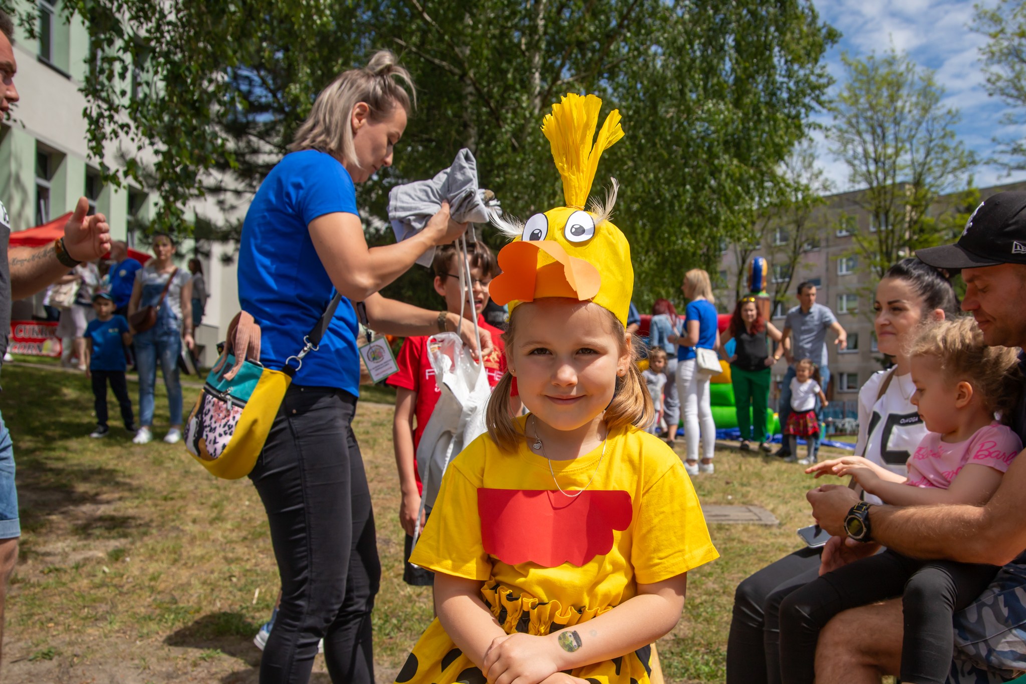 Dziewczynka przebrana za kaczkę