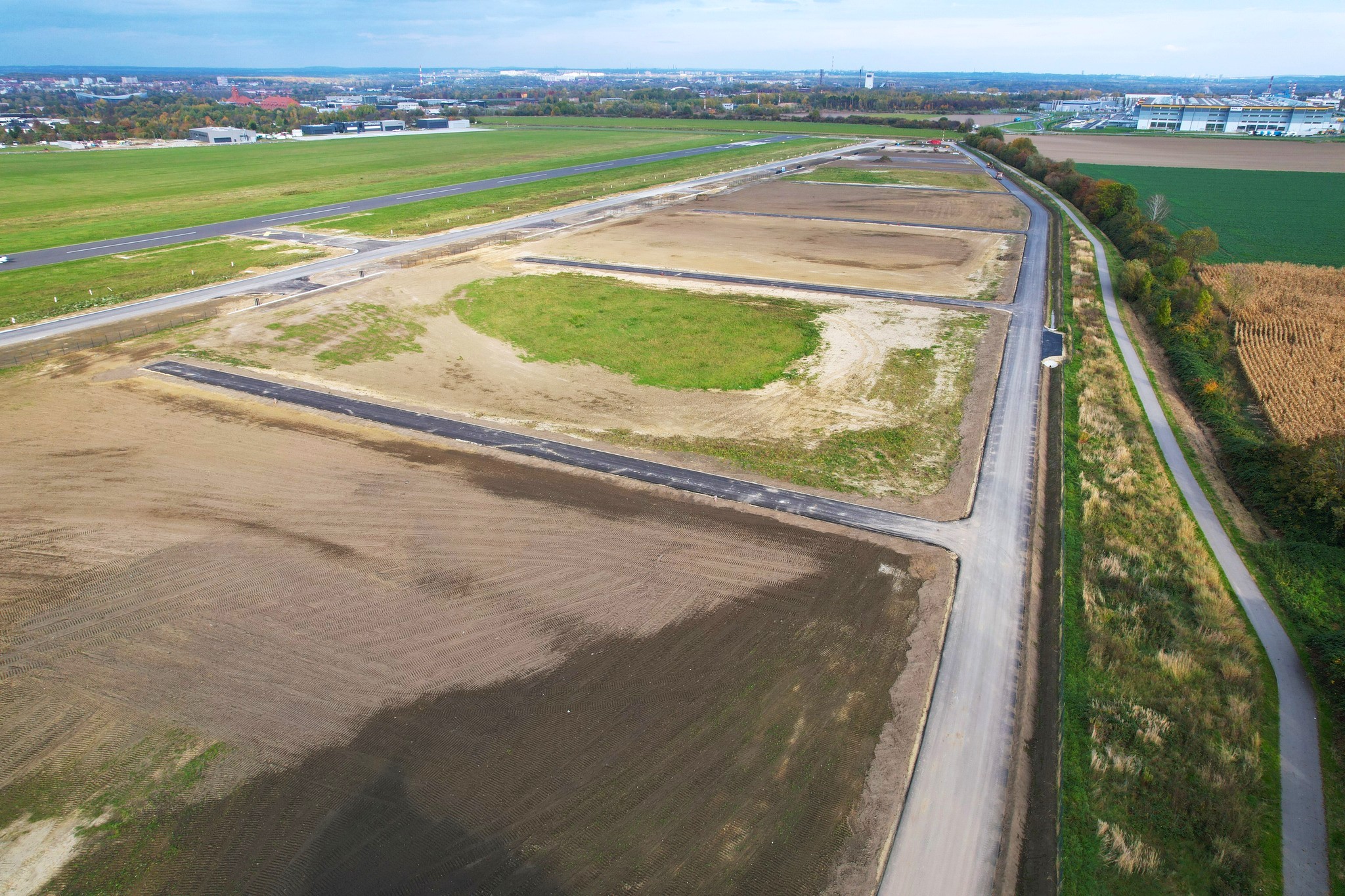 ziemia, trawy, maszyny