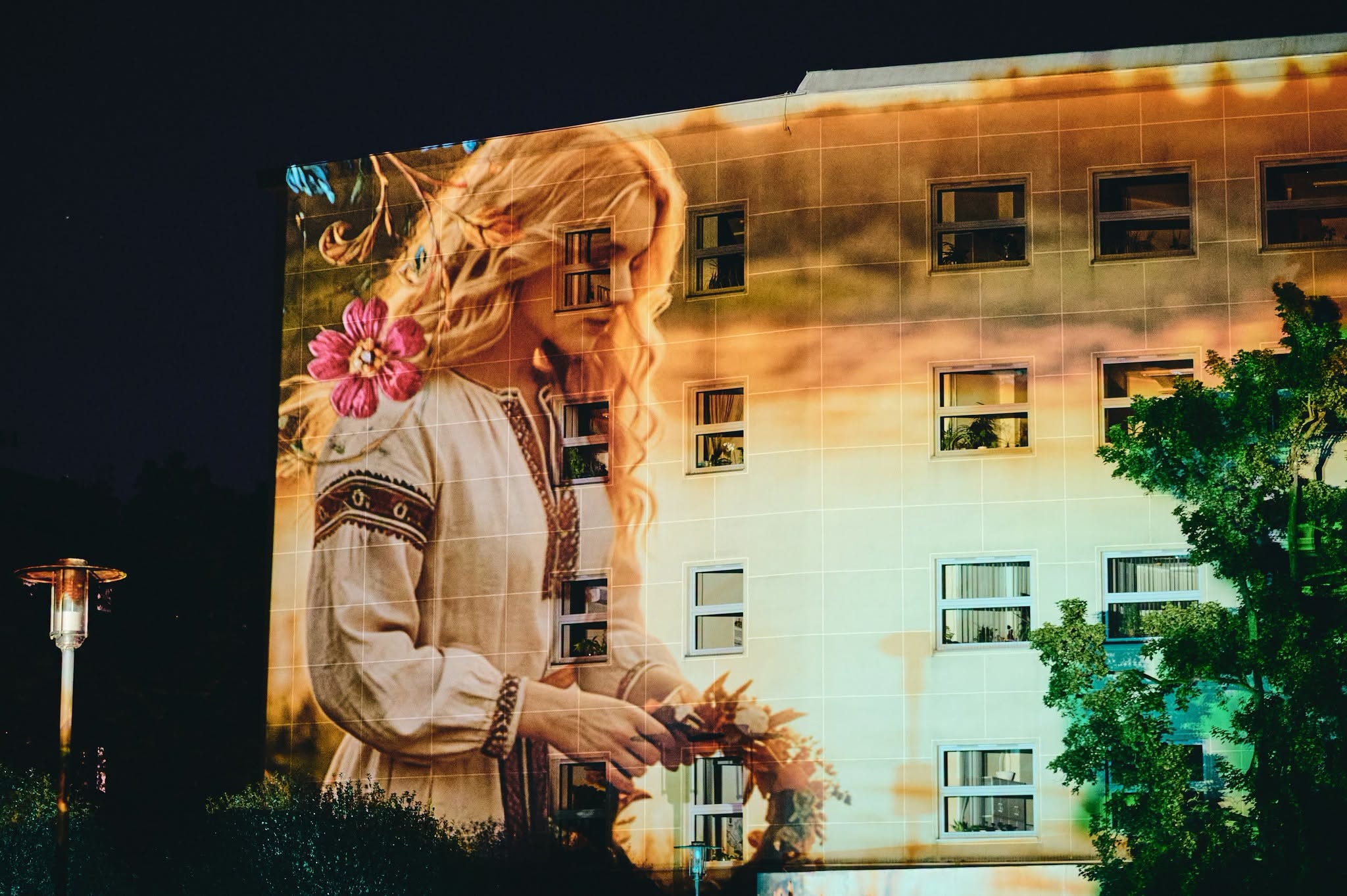 maping na elewacji Urzędu Miejskiego 