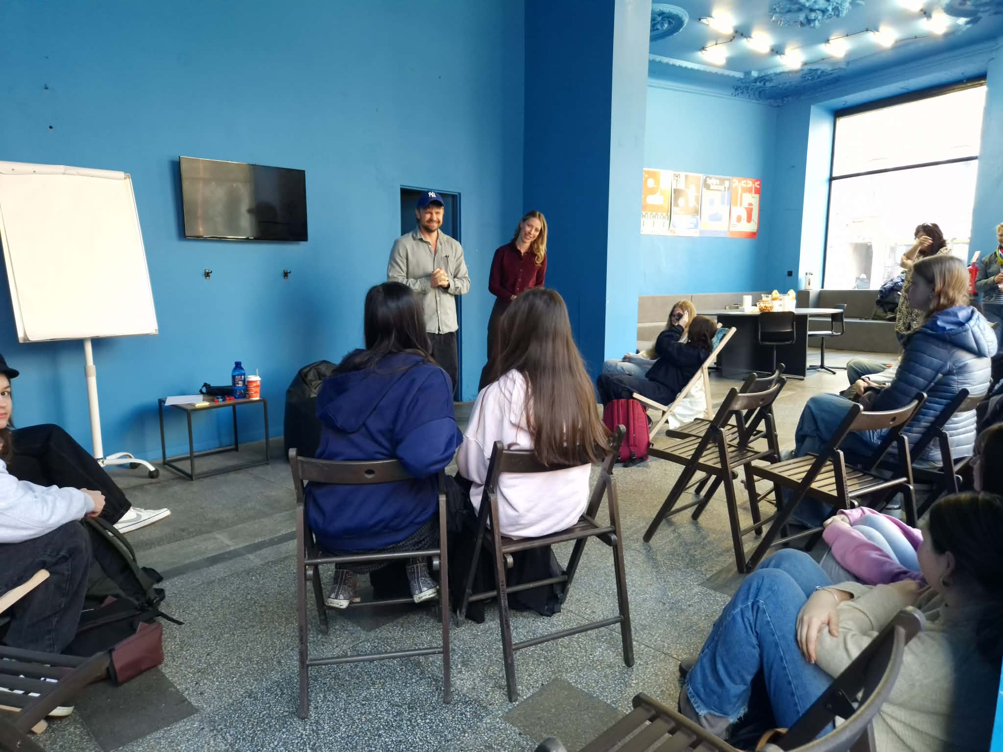 Młodzież w trakcie warsztatów