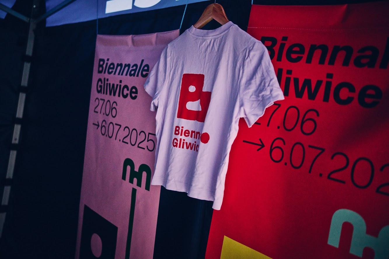 Koszulka z logiem Biennale