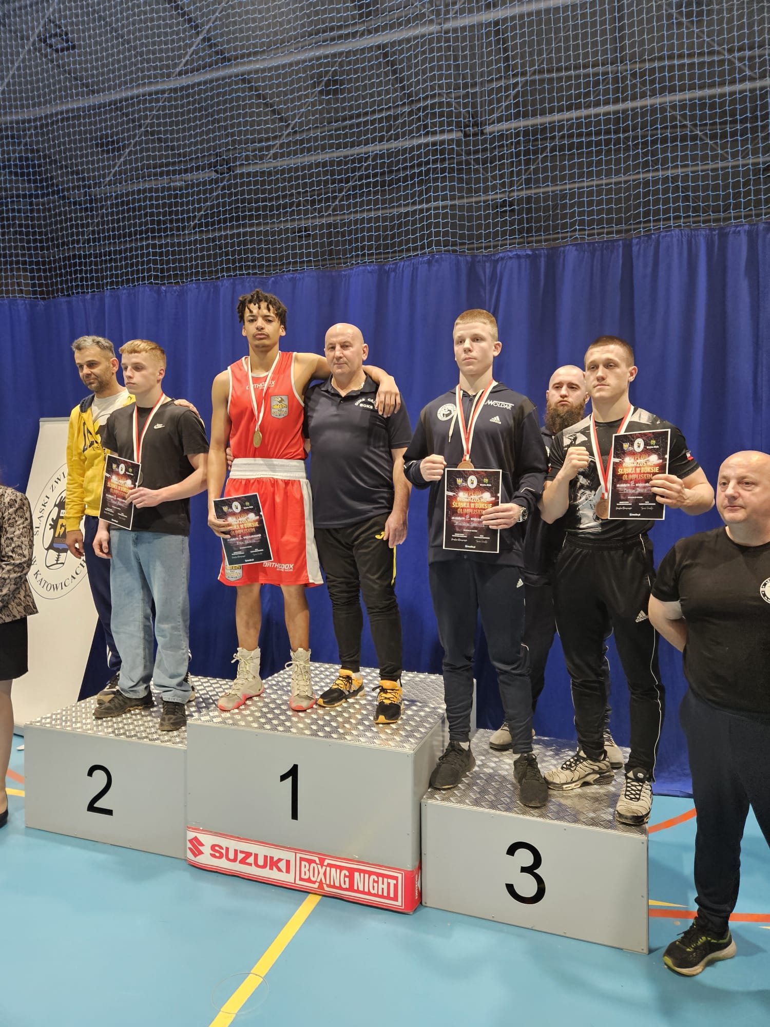 Gliwiczanin stojący na 1. stopniu podium