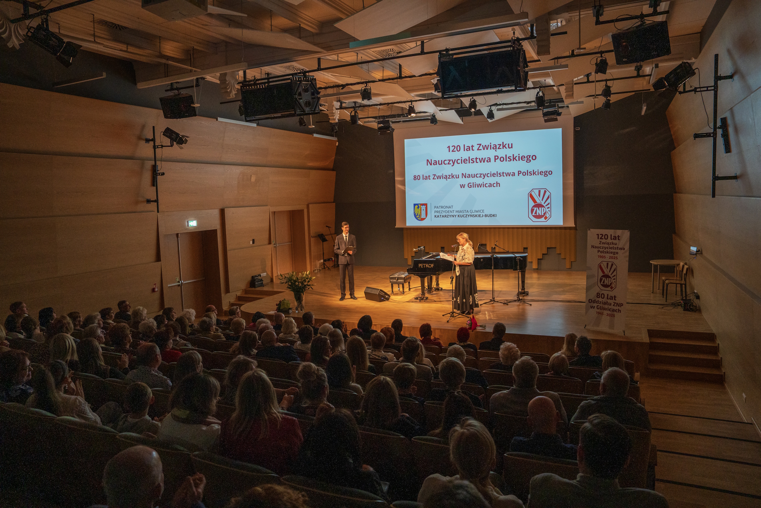 Pełna sala