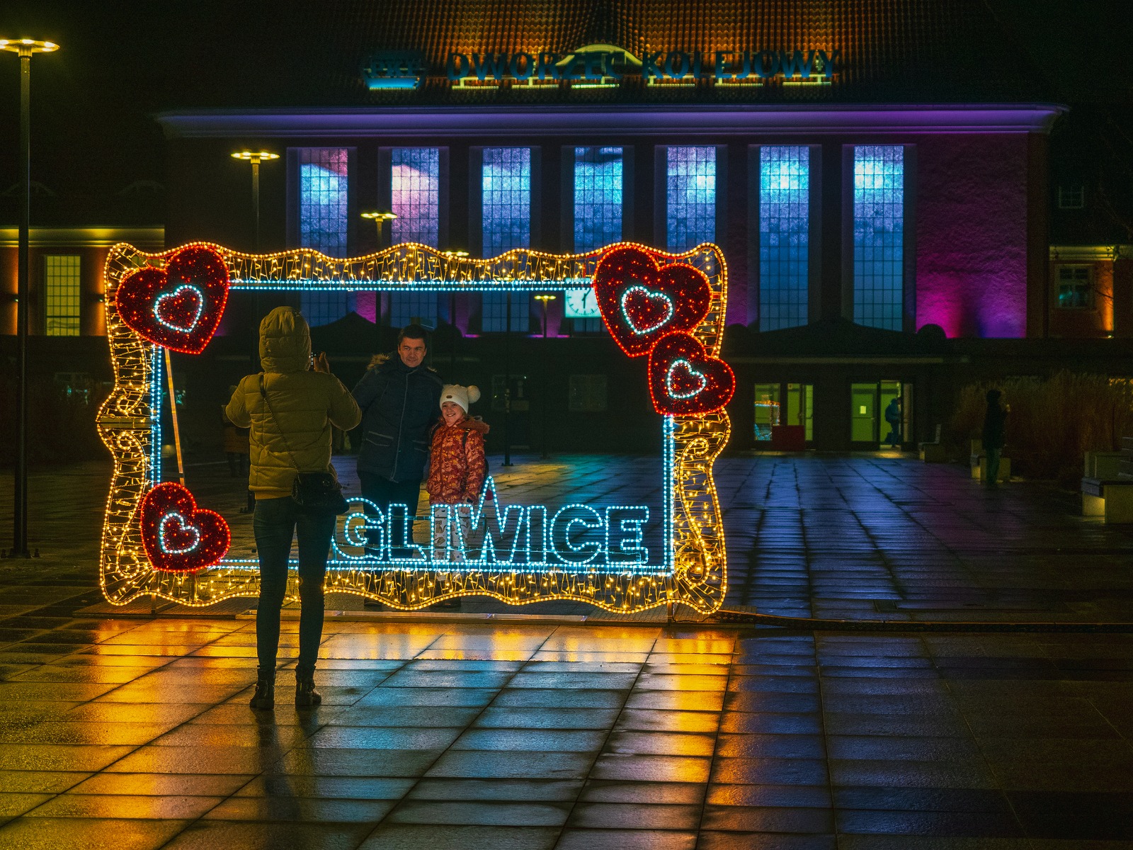 zdjęcie ludzi w ramce