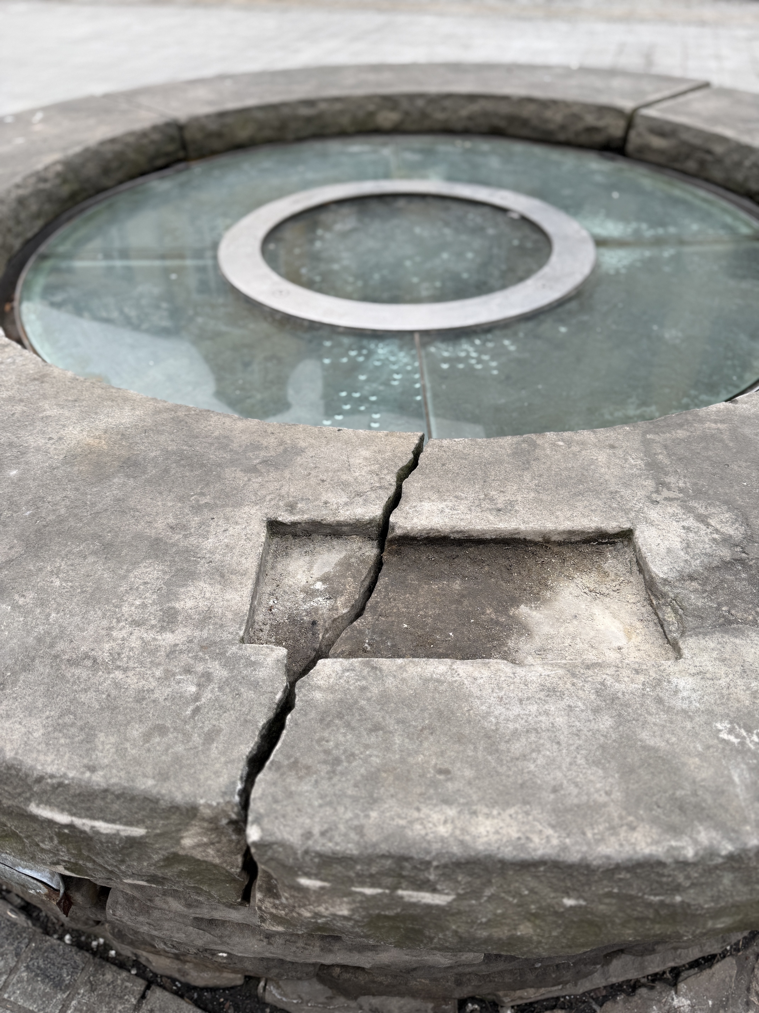 Pęknięcie na studni