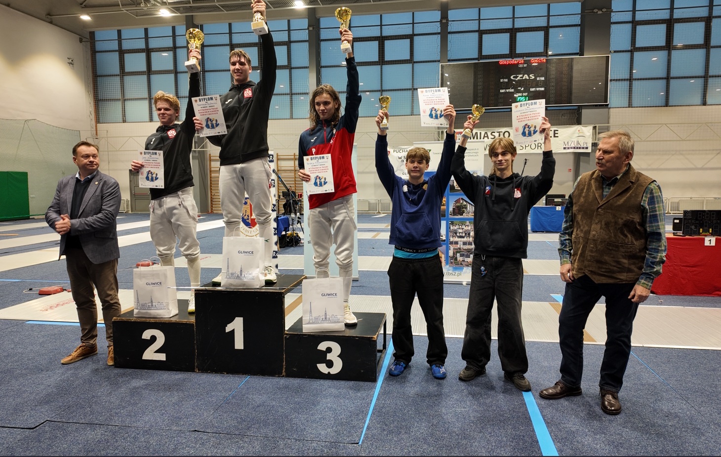 Szpadziści na podium