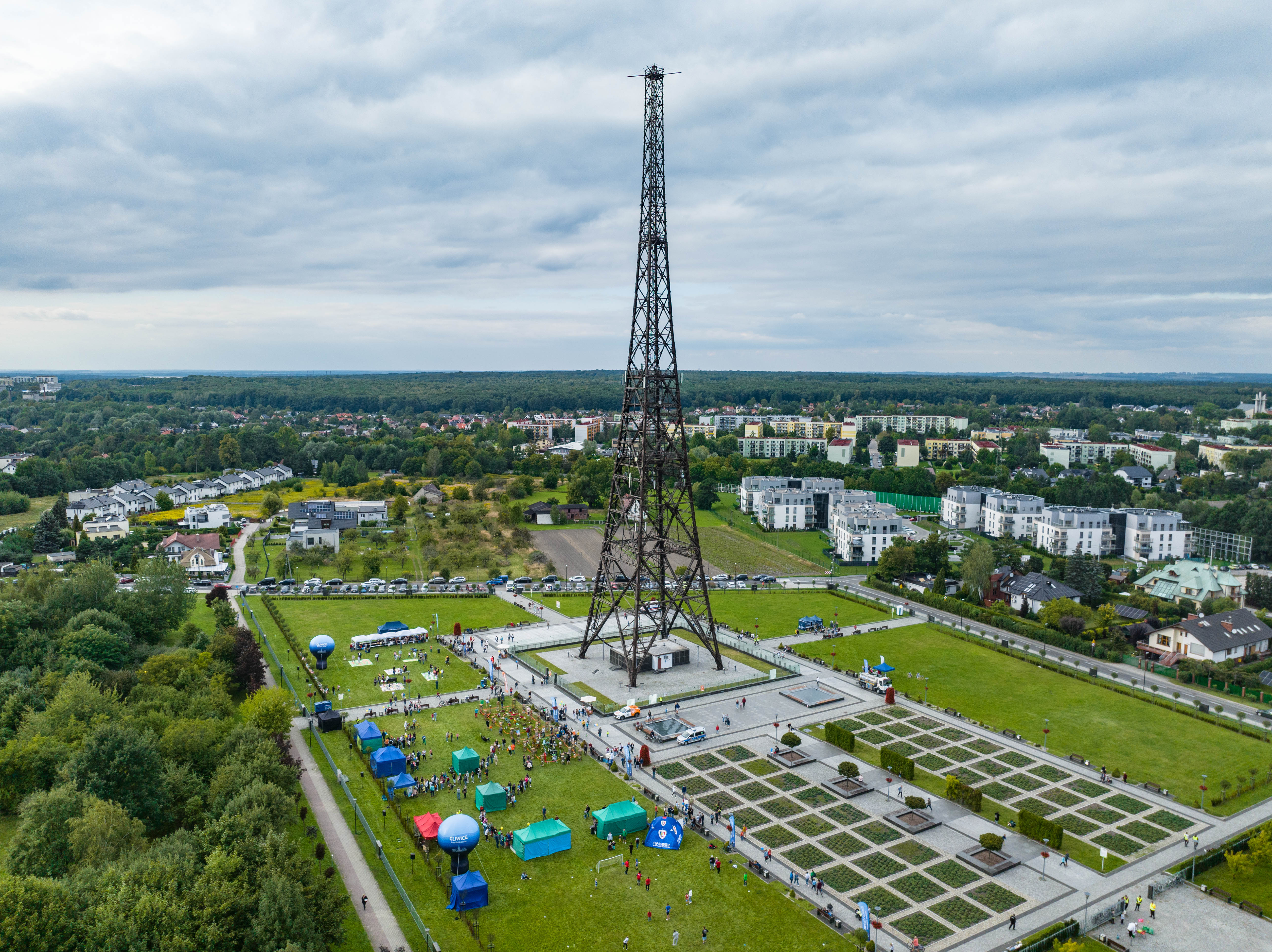 impreza pod Radiostacją widzianą w całości