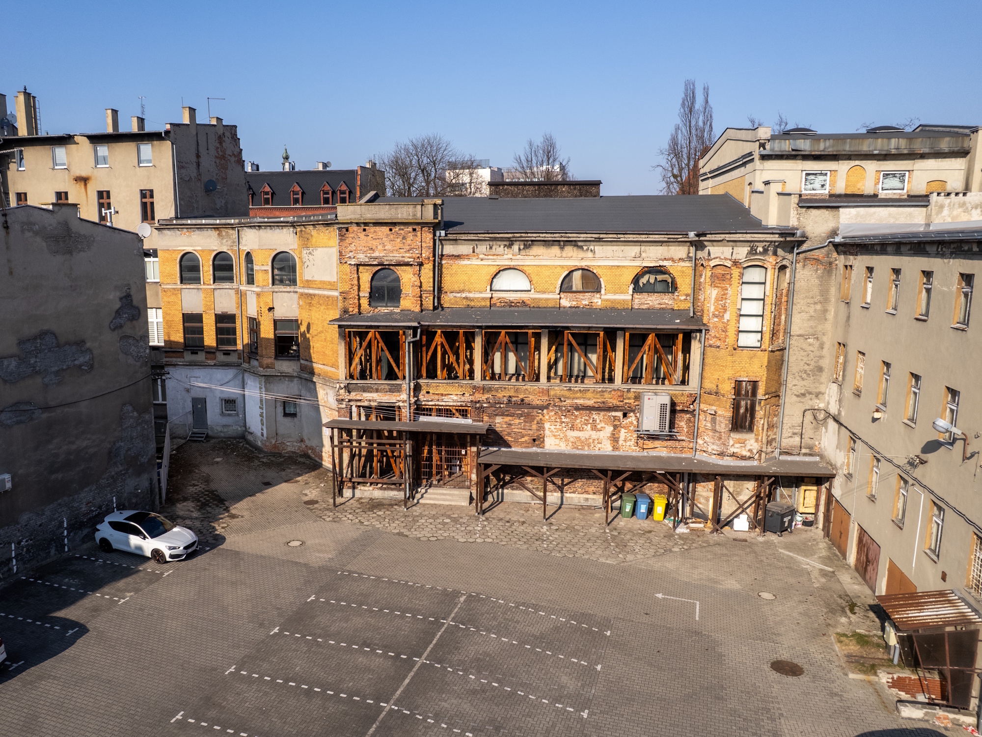 Obecny stan elewacji Ruin Teatru Victoria 