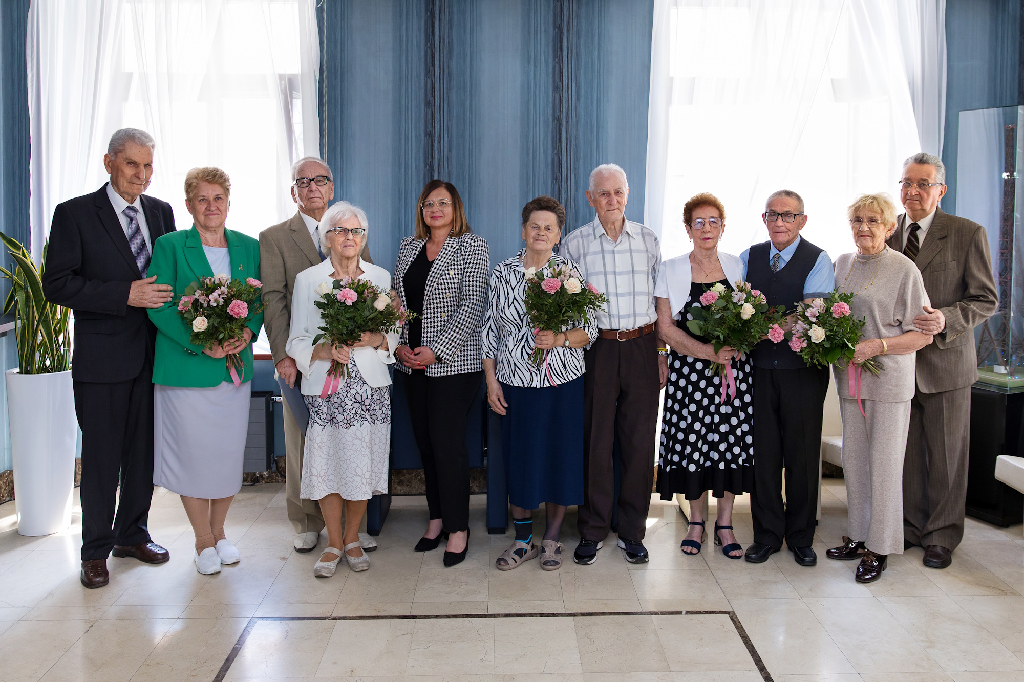 pary małżeńskie obok siebie w Ratuszu
