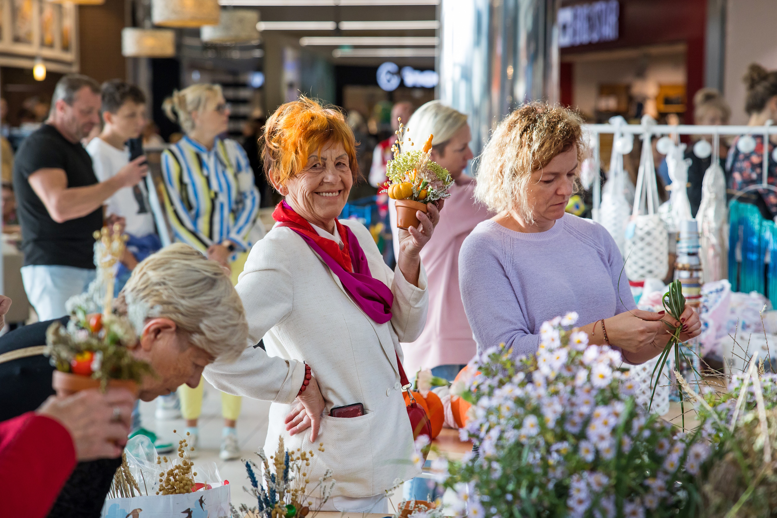 Fot. D. Nita-Garbiec/ UM w Gliwicach Seniorzy podczas warsztatów w Centrum Handlowym Forum