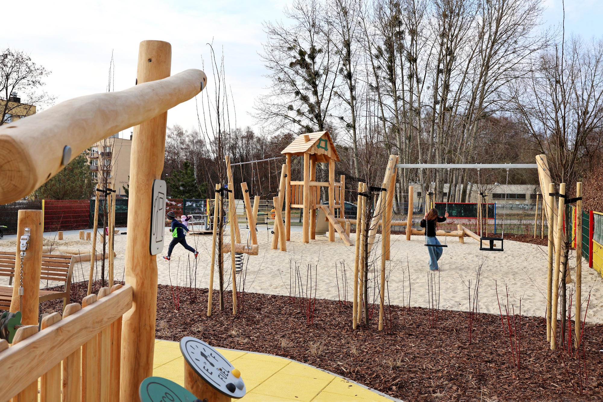 plac zabaw i dzieci