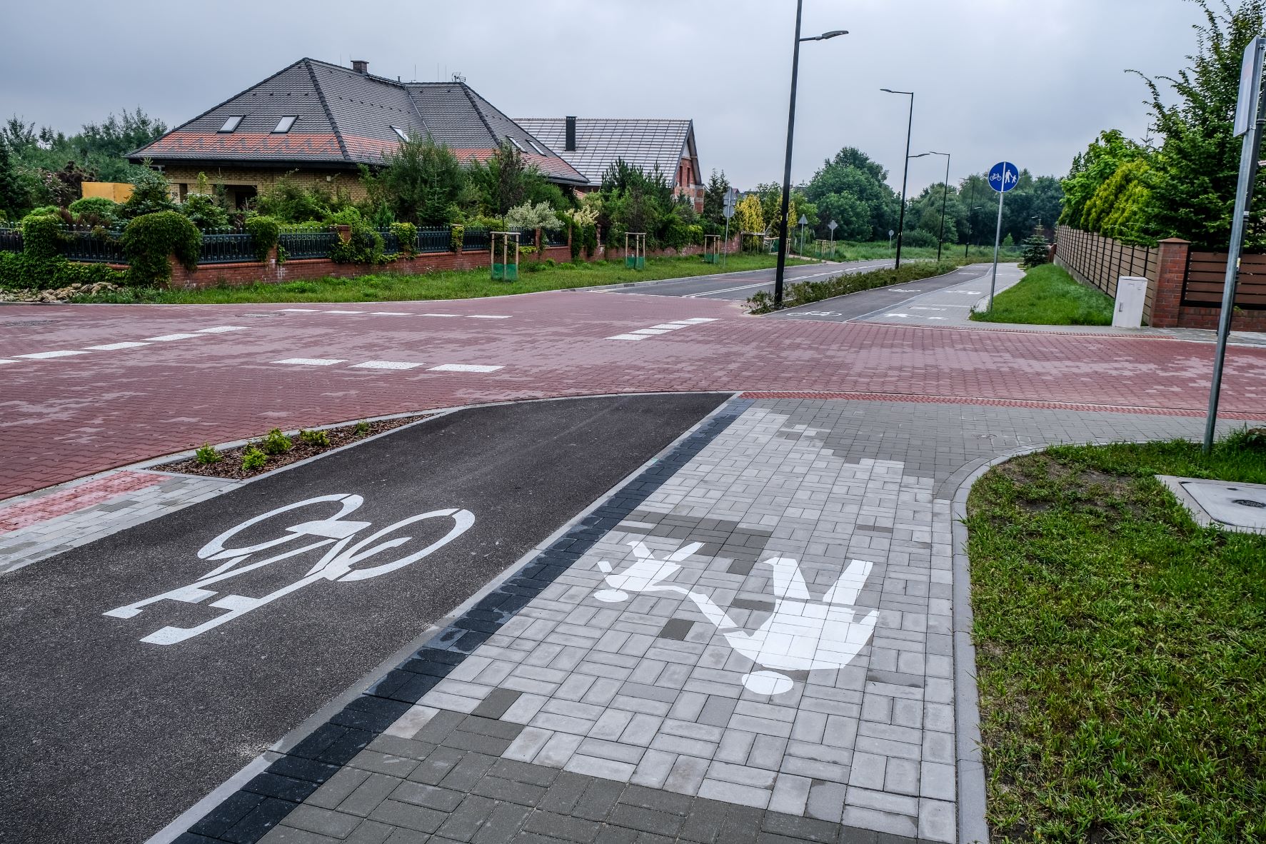 fot. M. Buksa / UM Gliwice chodnik, obok ścieżka rowerowa