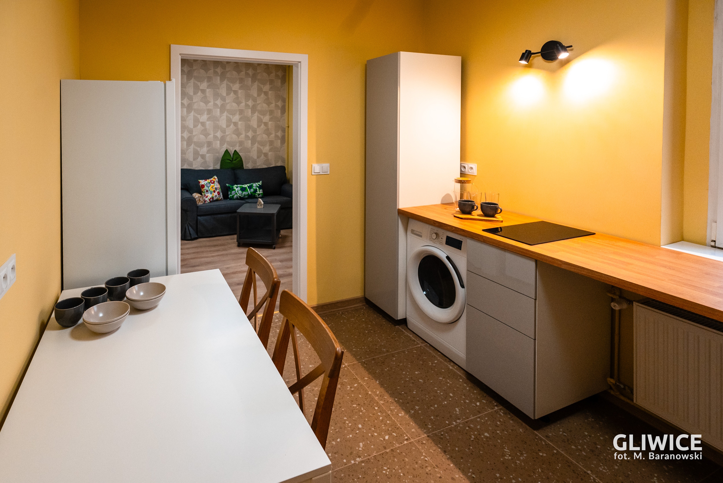 Wnętrze jednego z mieszkań usamodzielniającego dla osób z niepełnosprawnościami