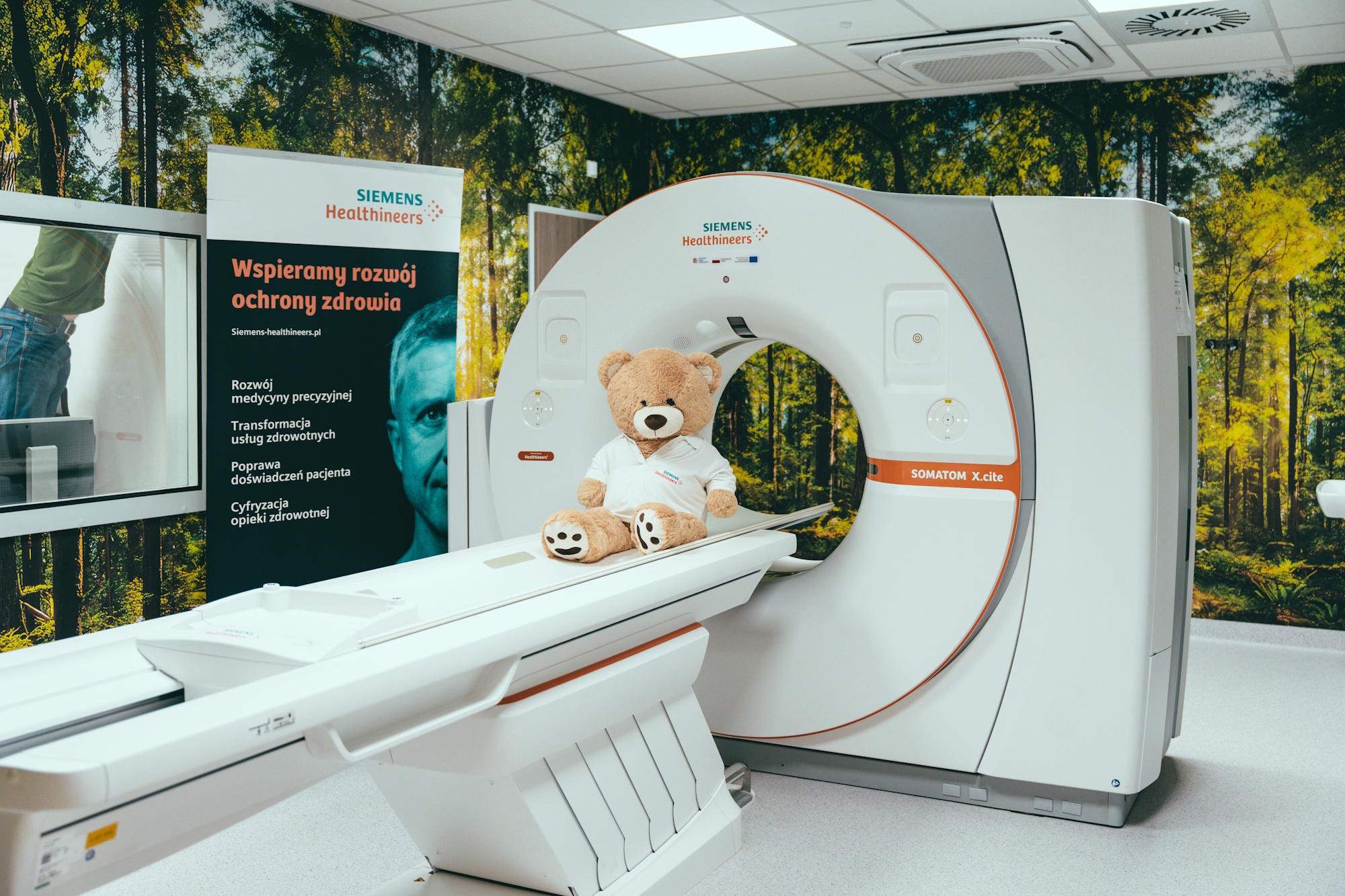 Szpital Miejski w Gliwicach otworzył przy ul. Kościuszki nowy budynek diagnostyki obrazowej, w którym znalazły się pracownie rezonansu magnetycznego, tomografii komputerowej, RTG i USG. Symbolicznego przecięcia wstęgi dokonali minister zdrowia Jolanta Sobierańska-Grenda, prezes szpitala Przemysław Gliklich oraz zastępczyni prezydent Gliwic Agnieszka Dylewska