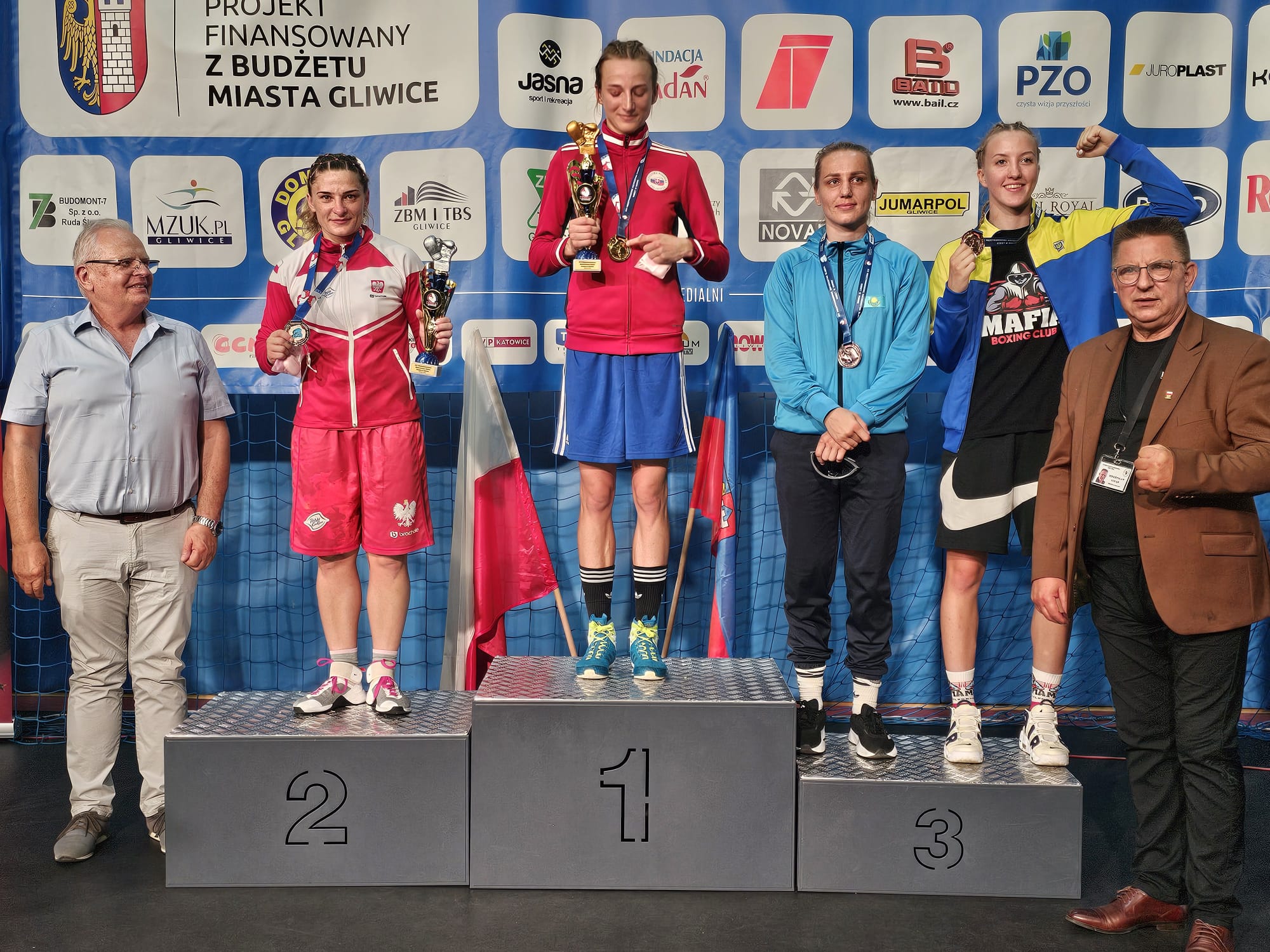 Seniorki na podium