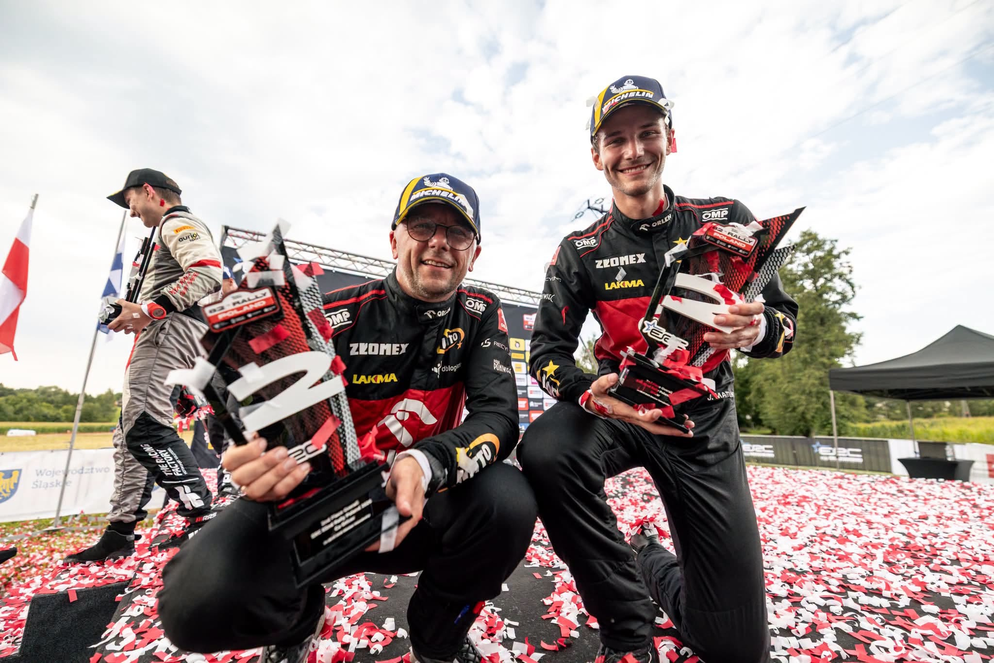 Jakub Matulka i Daniel Dymurski z pucharami