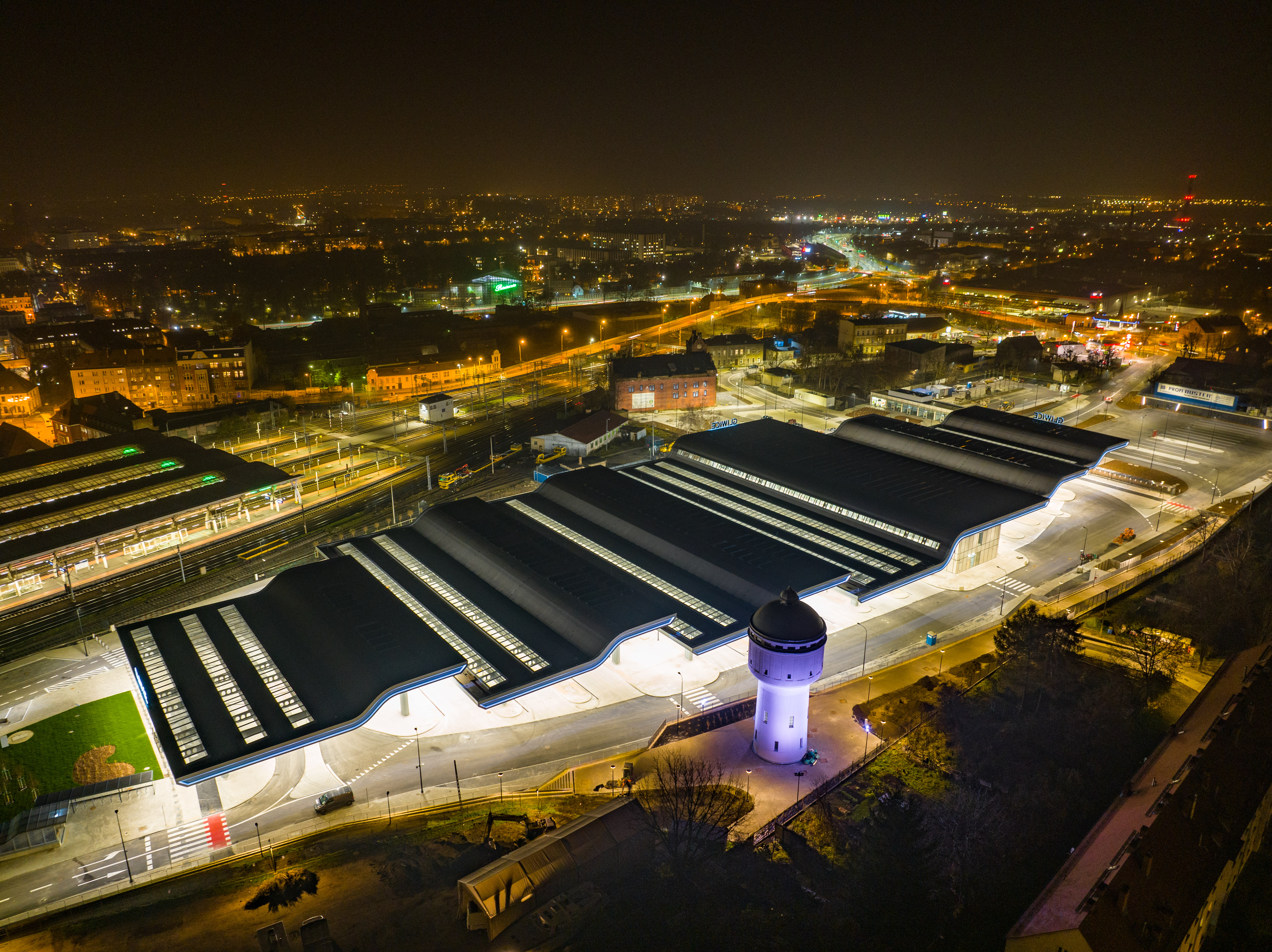 Centrum przesiadkowe nocą