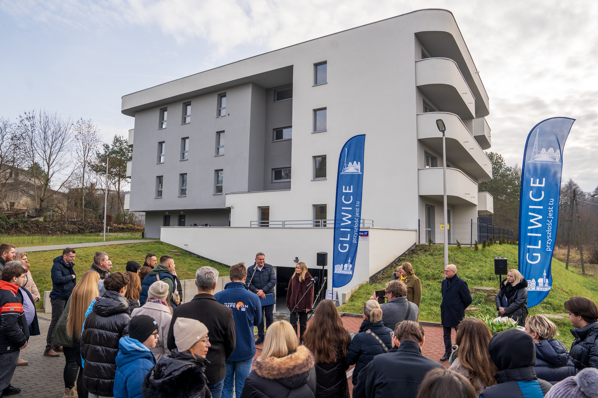 budynek, kobiety, mężczyźni