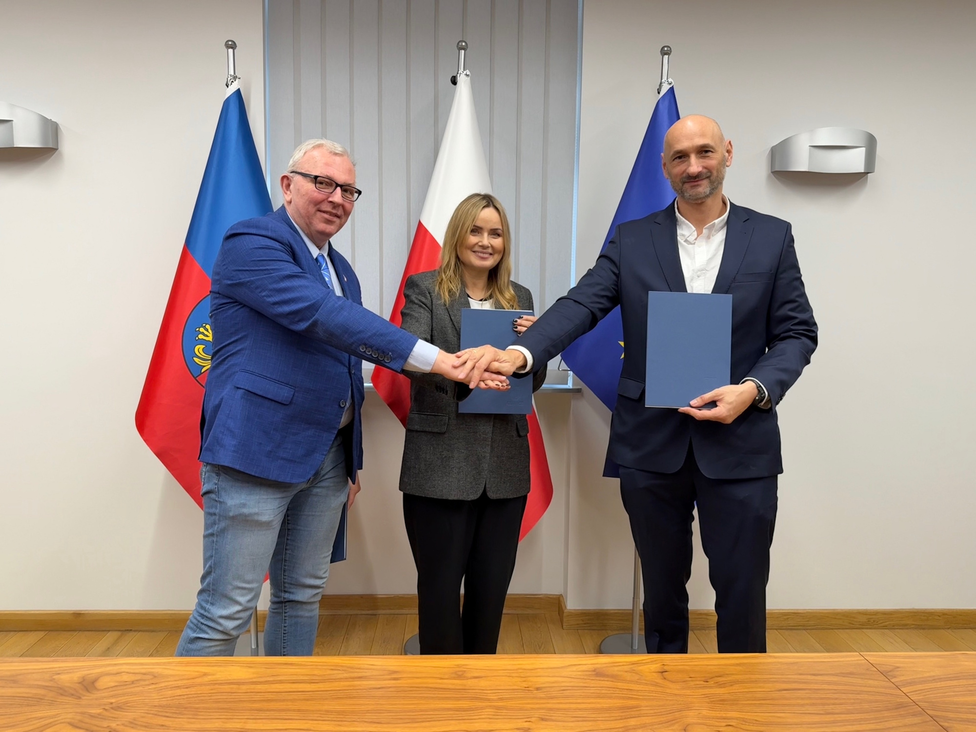 kobieta i mężczyźni