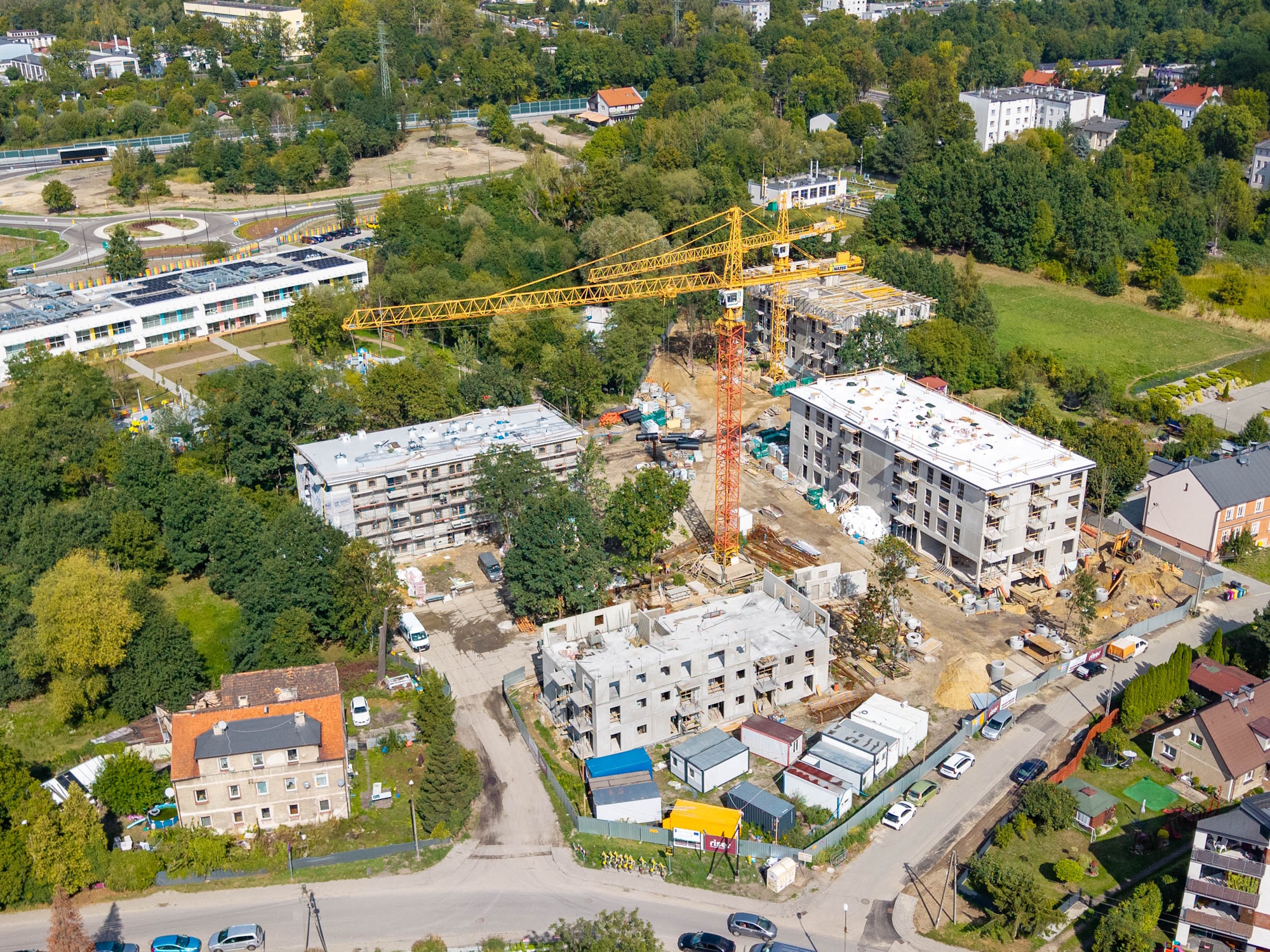  Przy ulicach Dworskiej i Wiertniczej coraz wyraźniej widać zarys nowego miejskiego osiedla ze 112 mieszkaniami.