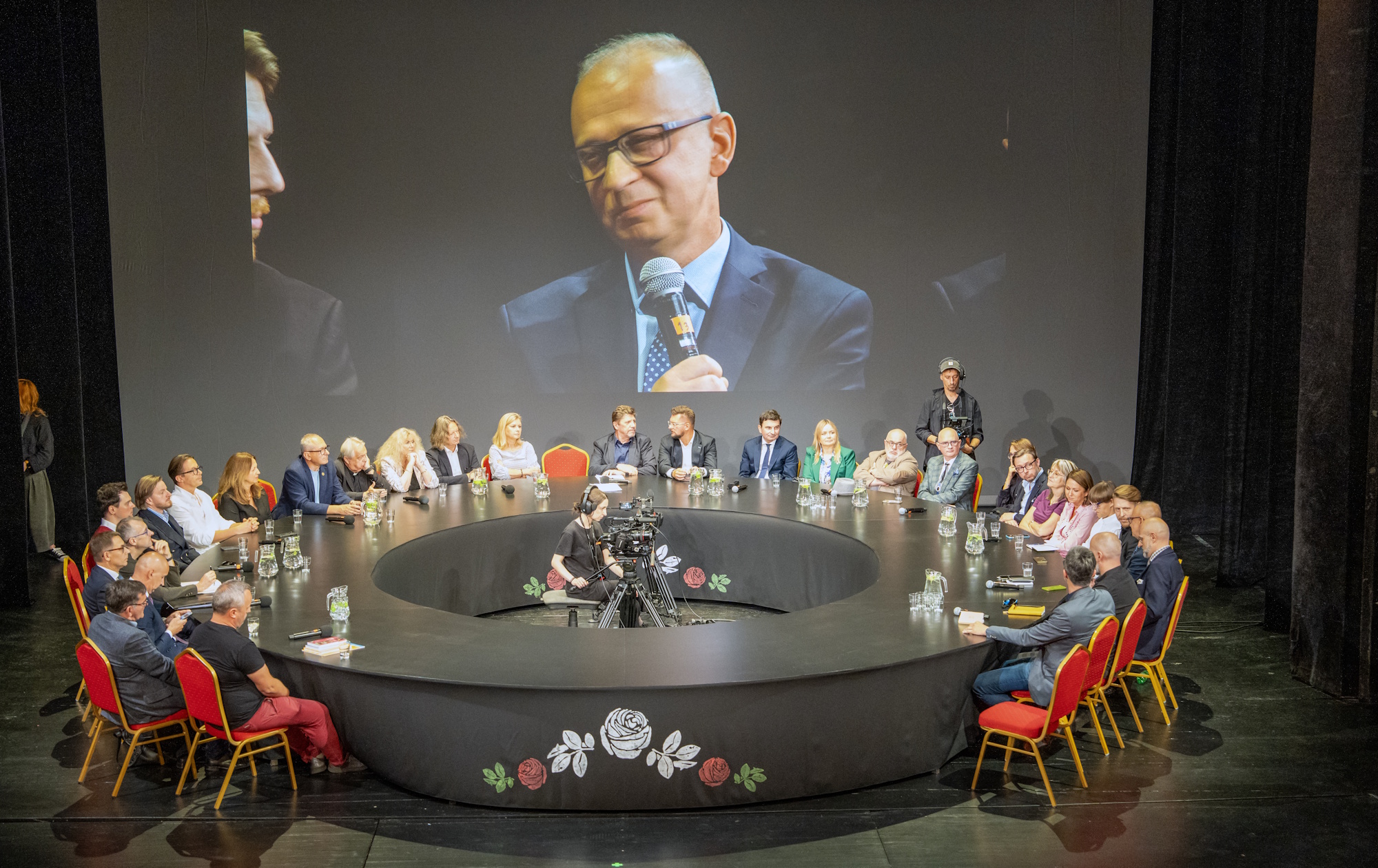 stół, kobiety, mężczyźni