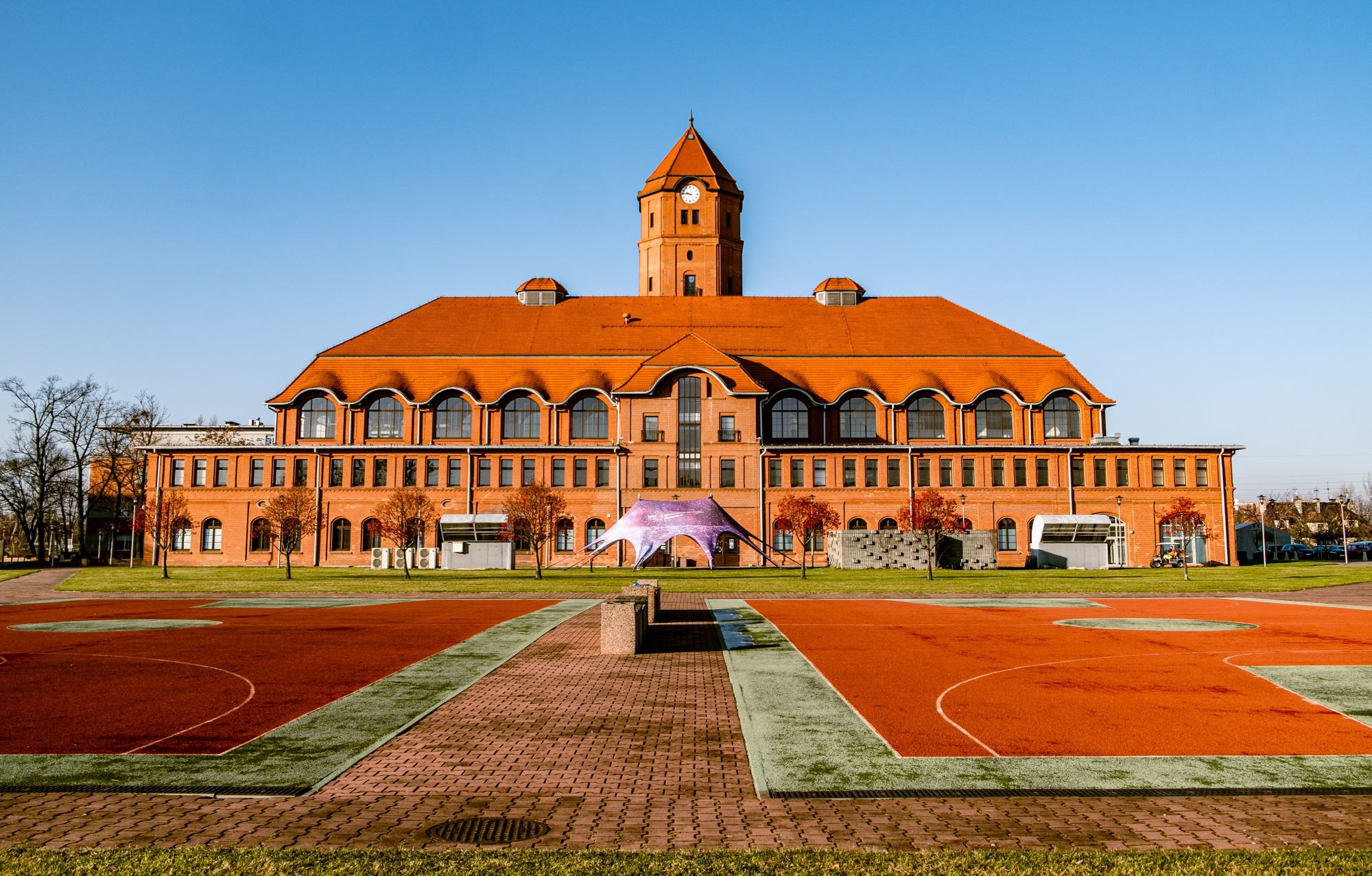 Nowe Gliwice, budynek z zewnątrz