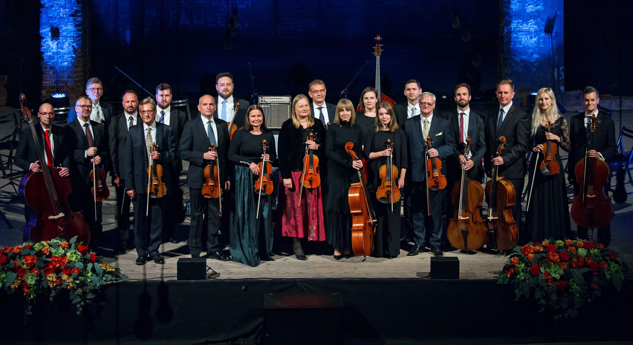 Muzycy Gliwiciej Orkiestry Kameralnej na scenie