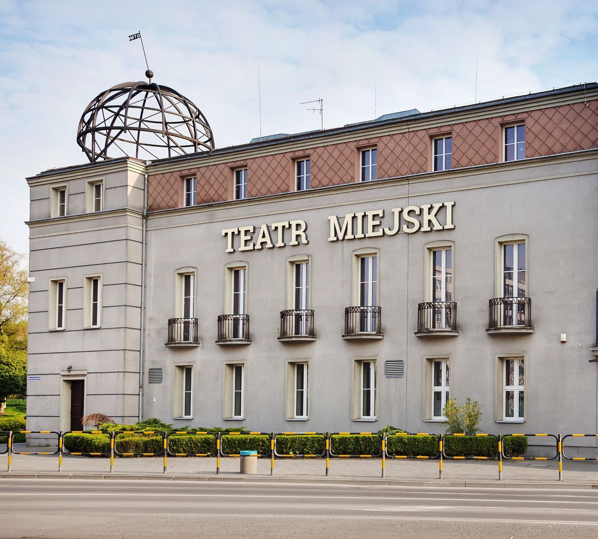 Budynek Teatru Miejskiego w Gliwicach z zewnątrz