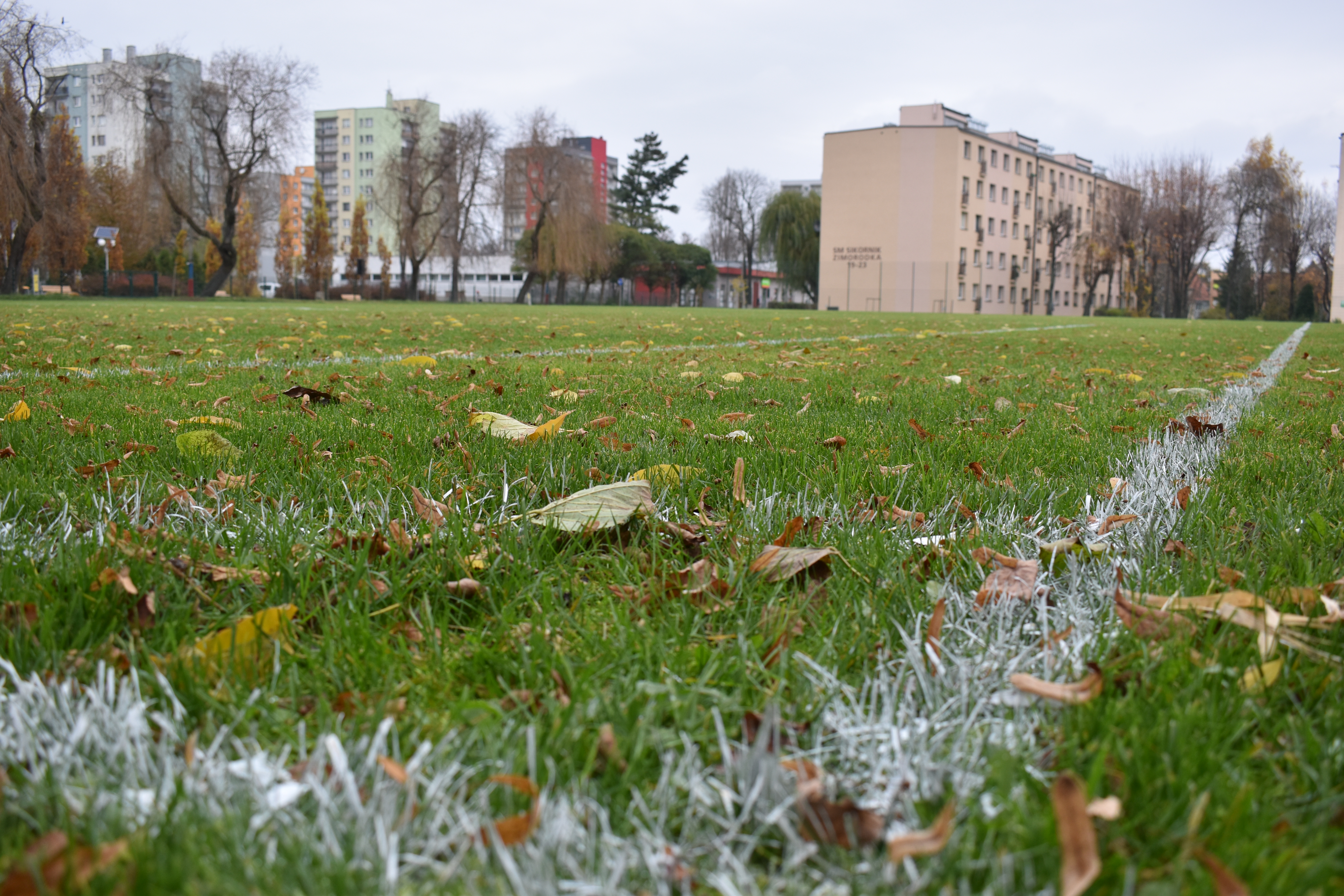 Trawiaste boisko przy ZSO nr 5 na Sikorniku ponownie otwarte.