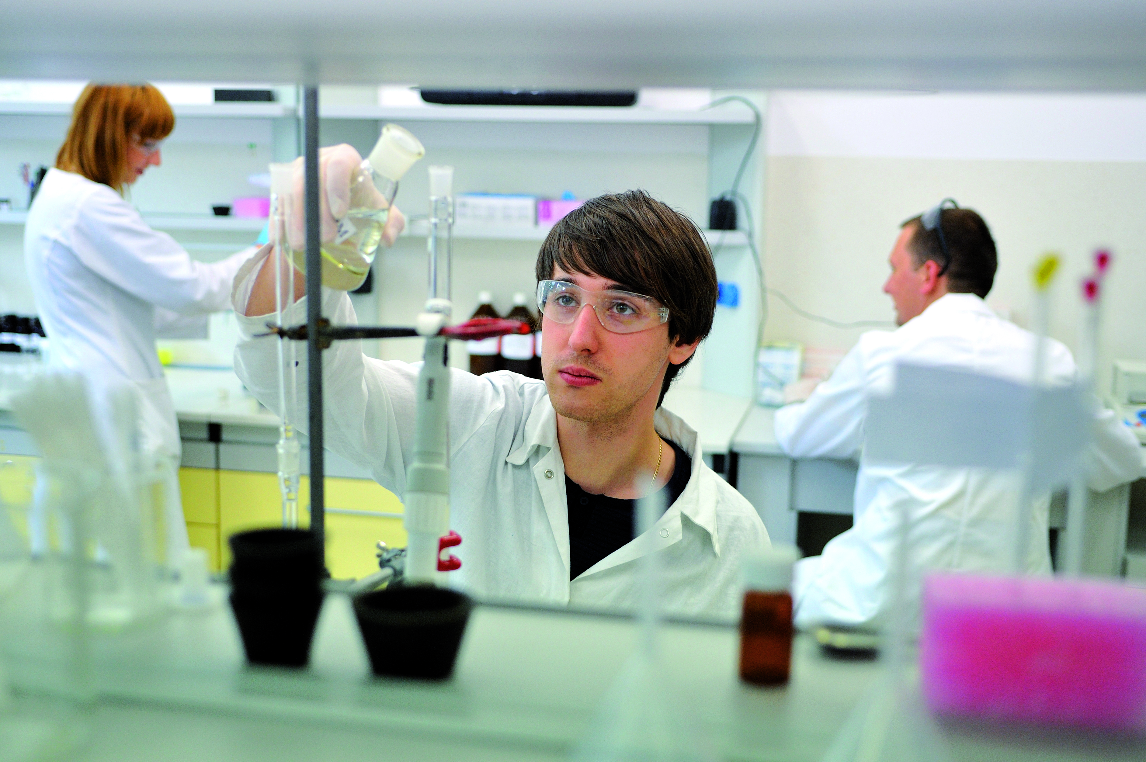 chemik w laboratorium Politechniki Śląskiej