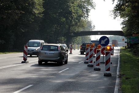 Przejeżdżasz pod wiaduktem nad Łabędzką? Zwolnij!