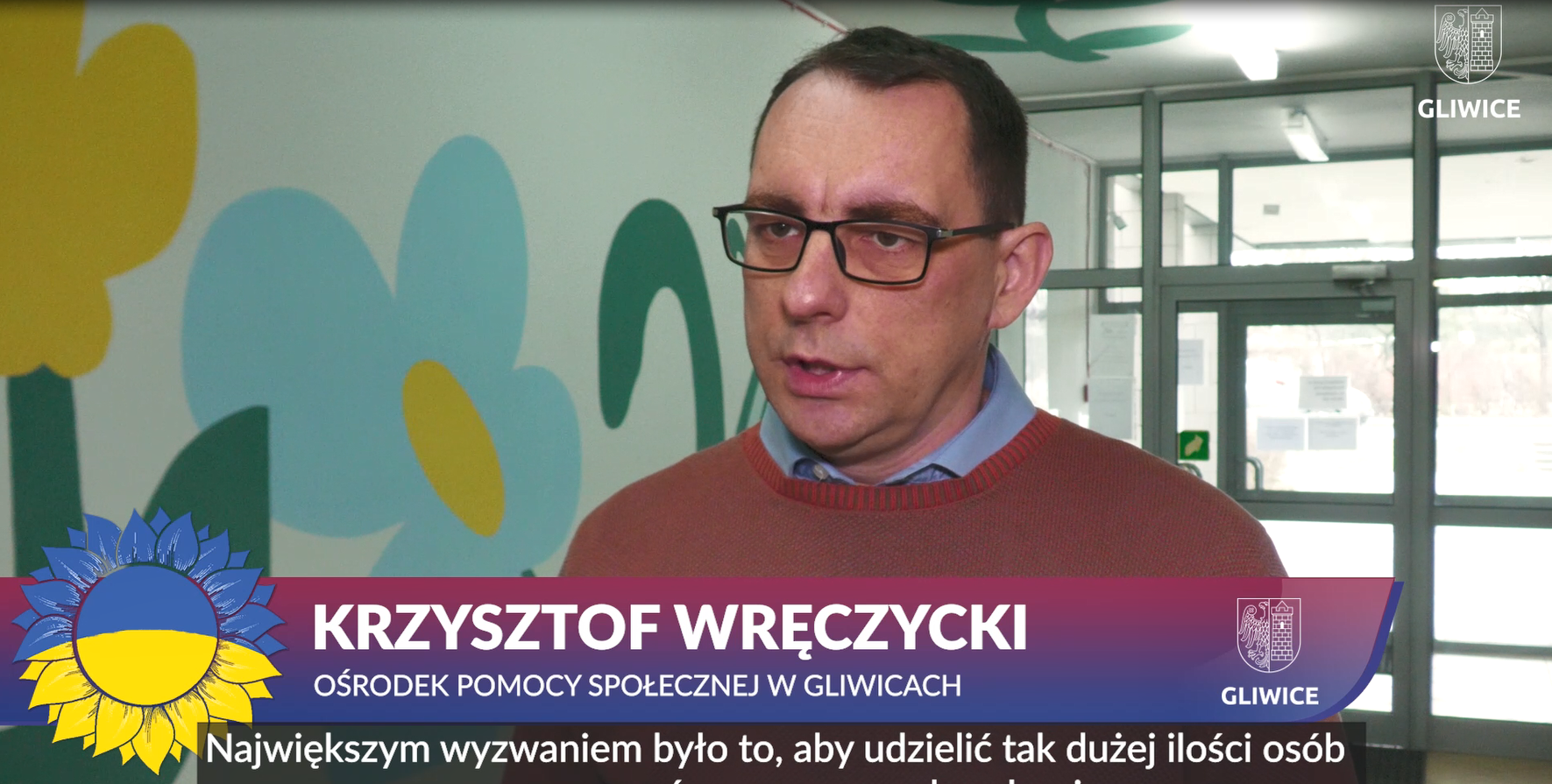 mężczyzna udzielający wywiadu