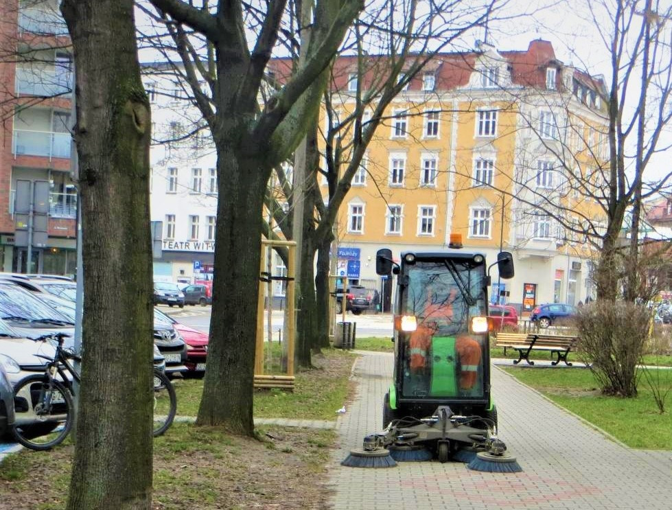 pojazd czyszczący chodnik 