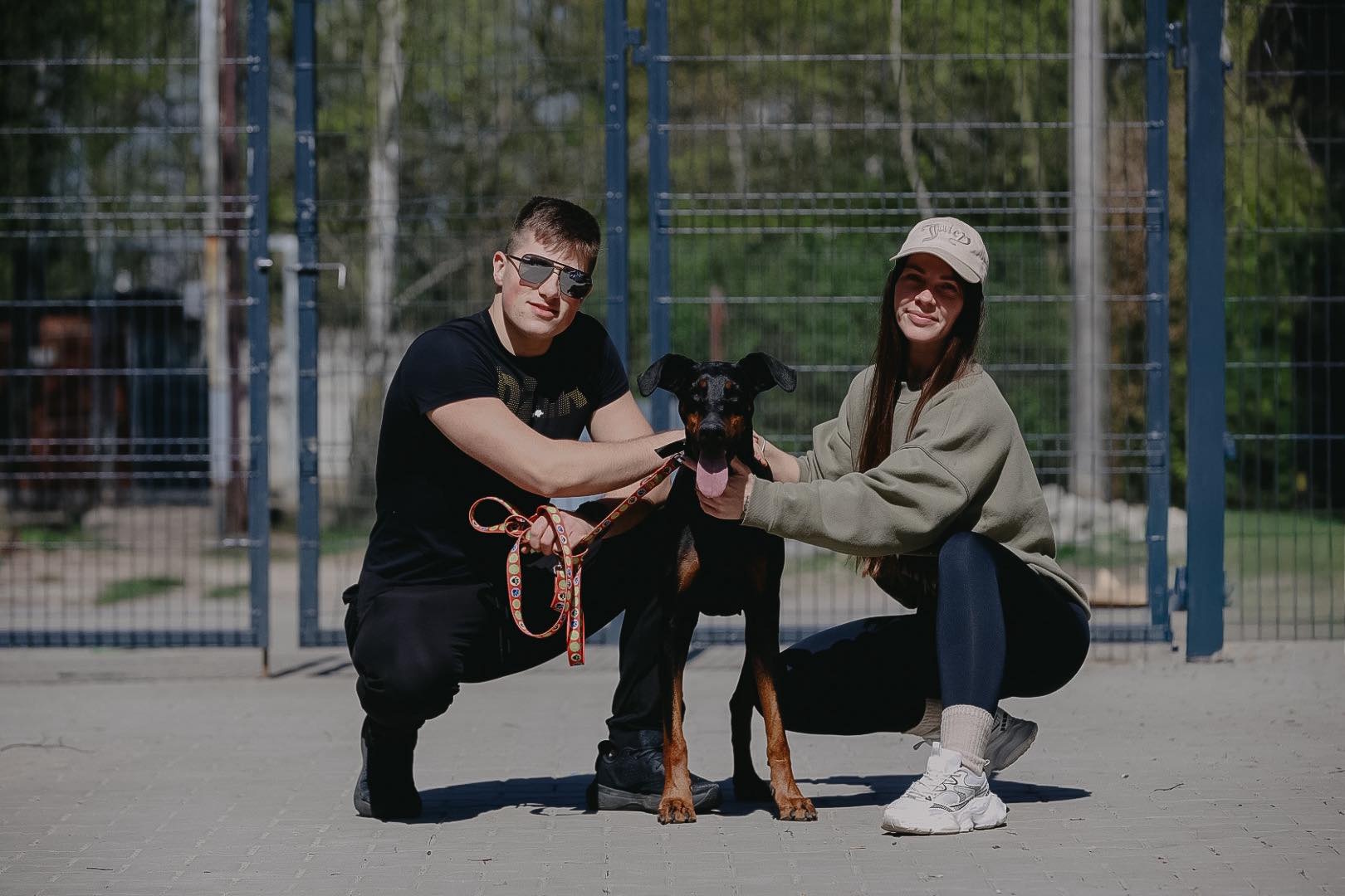 kobieta, mężczyzna i pies